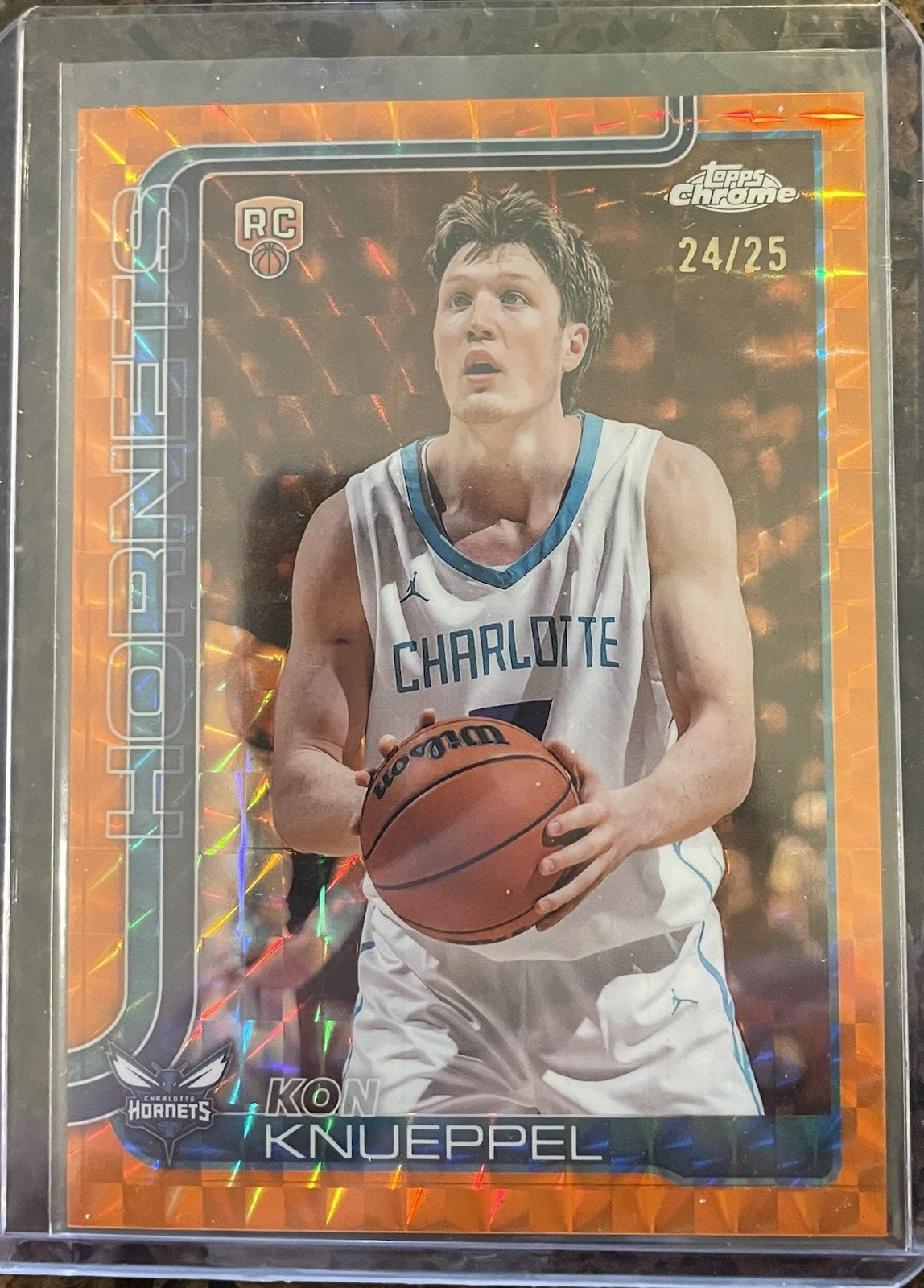 2025-26 Topps Chrome Kon Knueppel #254 RC Orange Geometric Refractor /25 Hornets