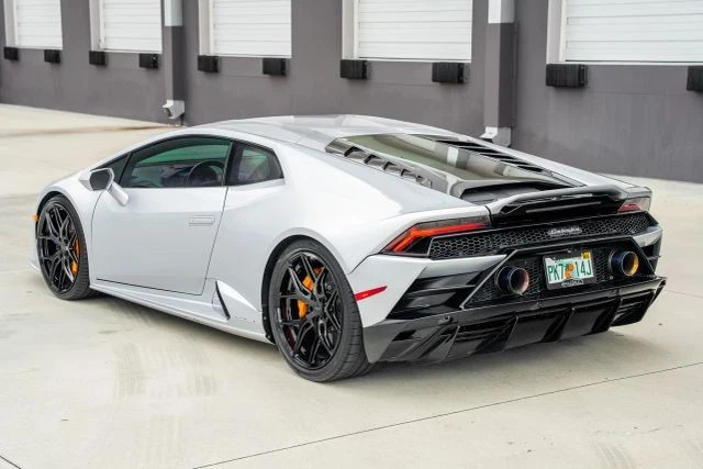 2020 Lamborghini Huracan EVO Coupe RWD  - Image 4 of 4