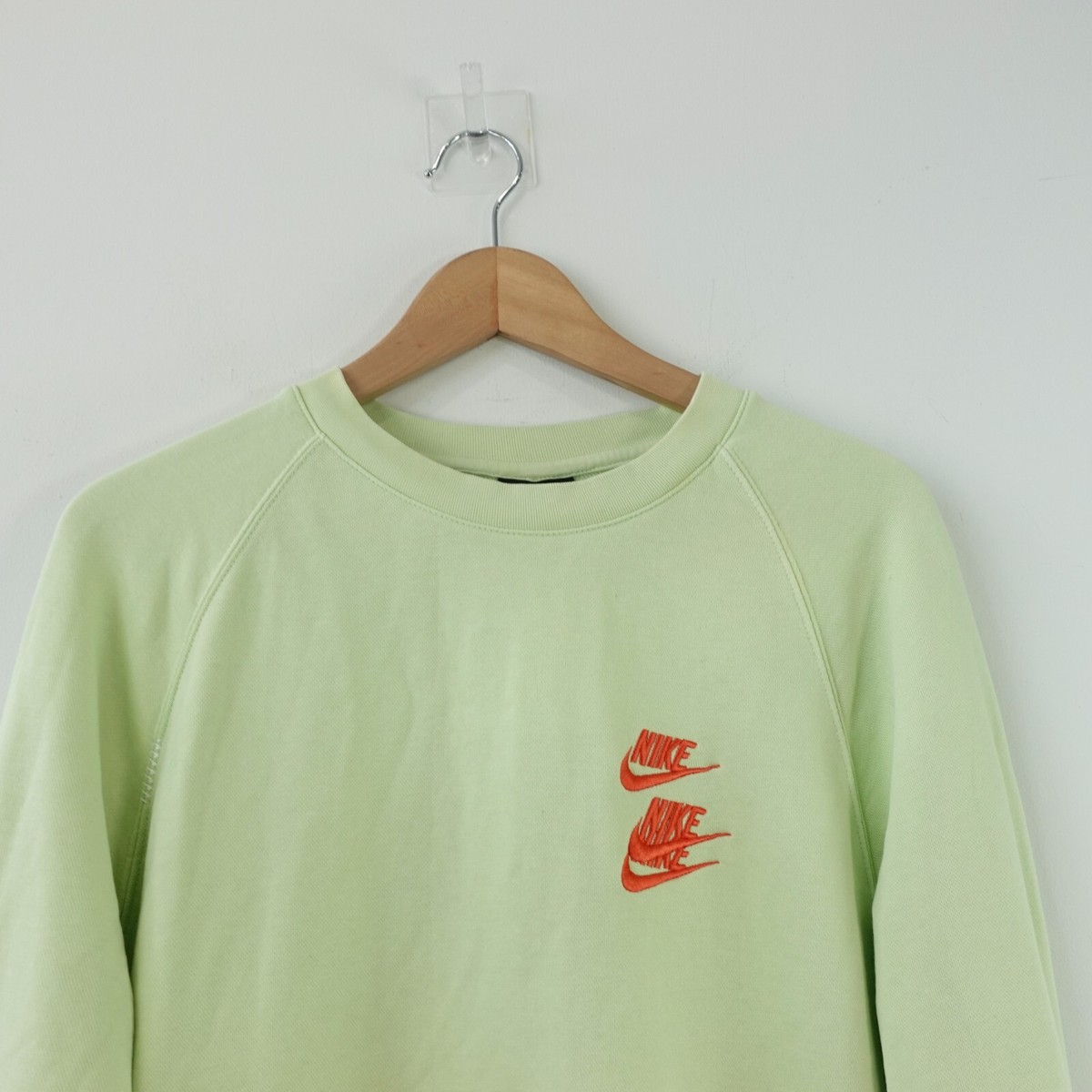 nike world tour crew sweat liquid lime