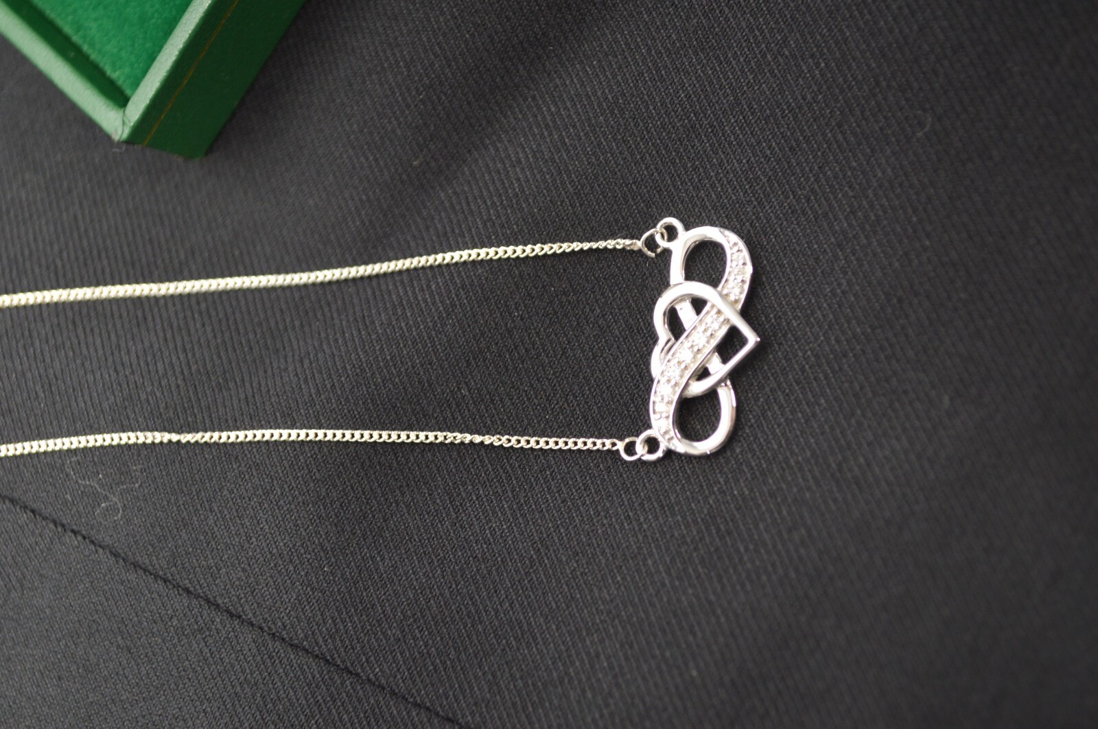 NIB Glencara Irish Jewellery White Gold Diamond Infinity Heart Necklace