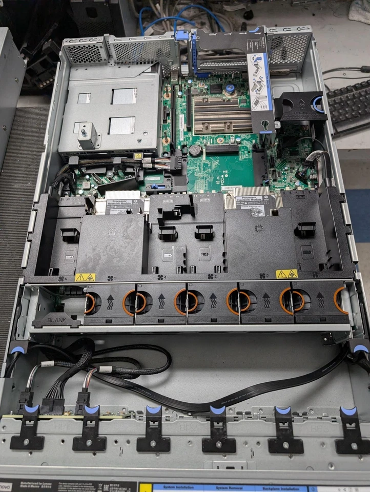 LENOVO SR650 7X06-CT0, 2 X 2.4GHZ 5115, 32GB RAM ,2 X 750 POWER, 2 X 600GB HDD - Image 2 of 4