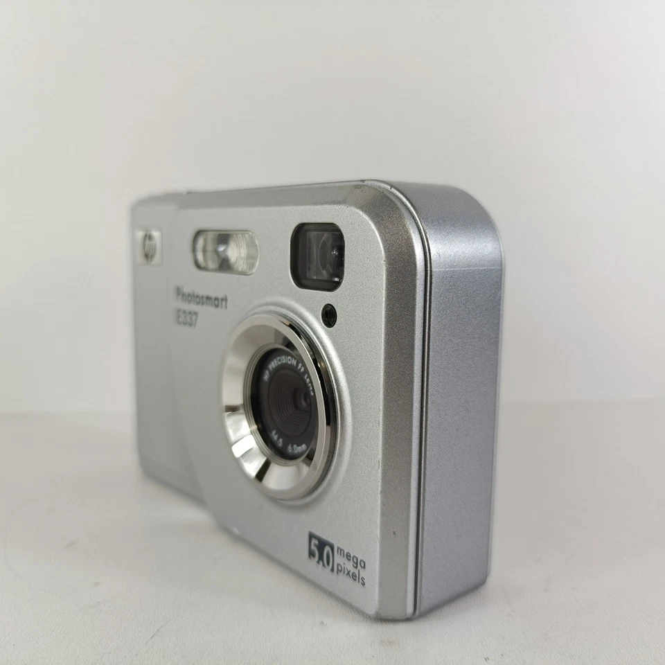 HP Photosmart E337 5.0MP Compact Digital Camera Silver Tested Digital Camera - Image 3 of 4