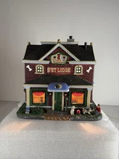 Lemax Coventry Cove Wags N Whiskers Pet Lodge Christmas Village Lighted 2015
