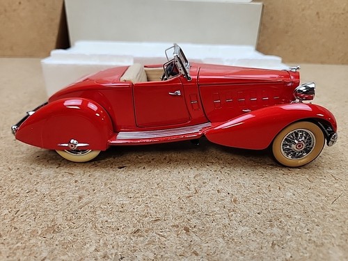 Danbury Mint 1934 Packard V-12 Lebaron Speedster 1/24 Scale Diecast Car READ - Picture 6 of 12