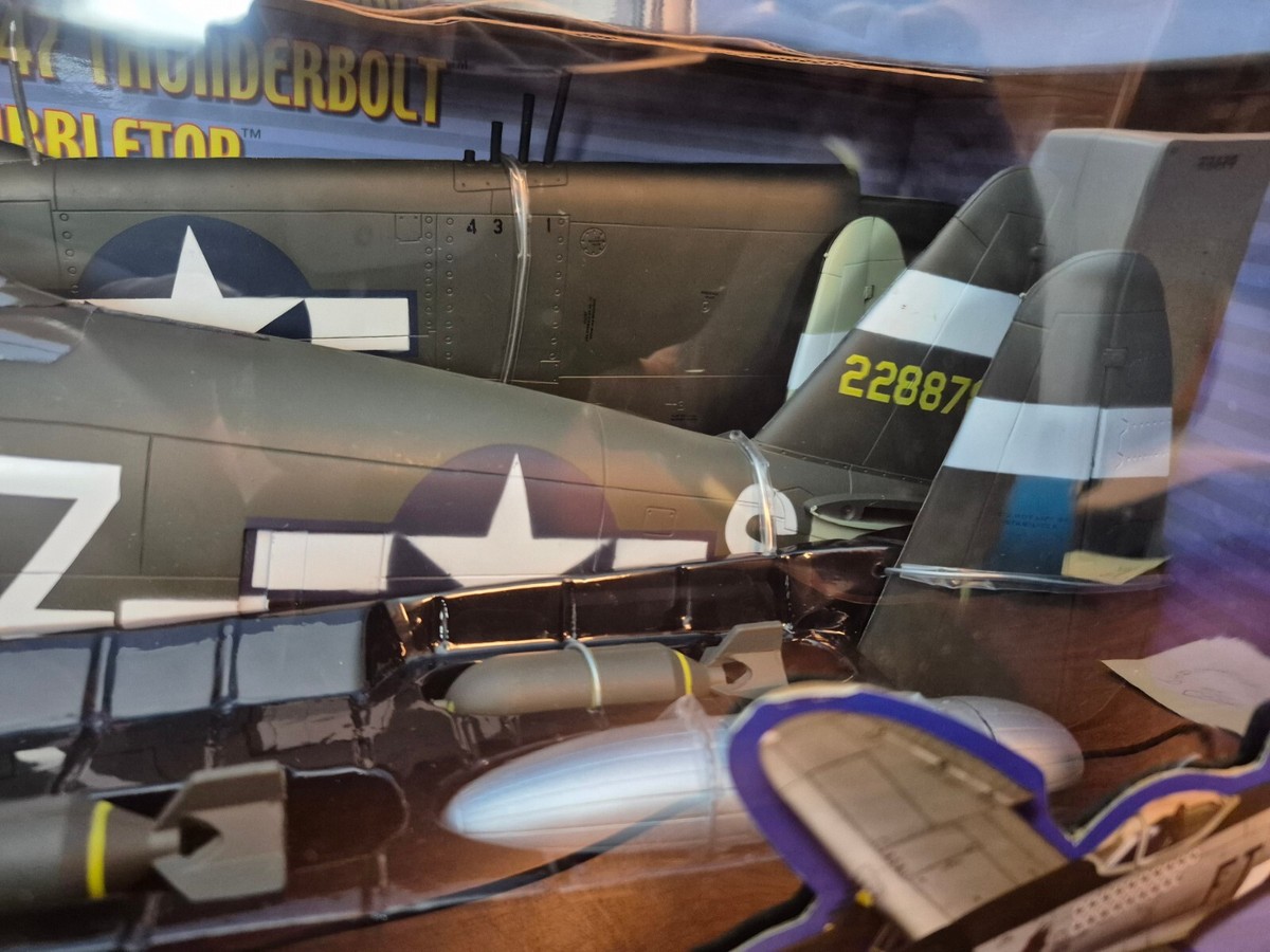 1:18 21ST CENTURY TOYS P-47 THUNDERBOLT BUBBLETOP EILEEN