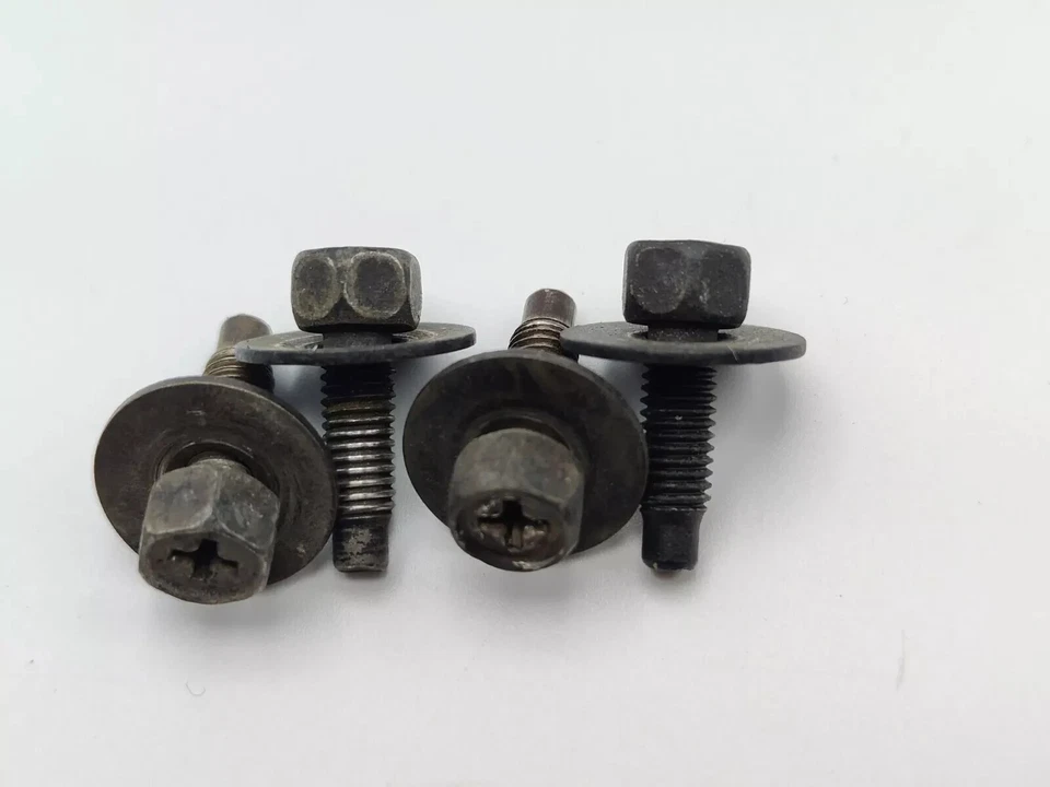 ✅Juego de tornillos de montaje de lámpara de freno de luz trasera OEM Honda y Acura 97-24 x4 Foto 2 de 4