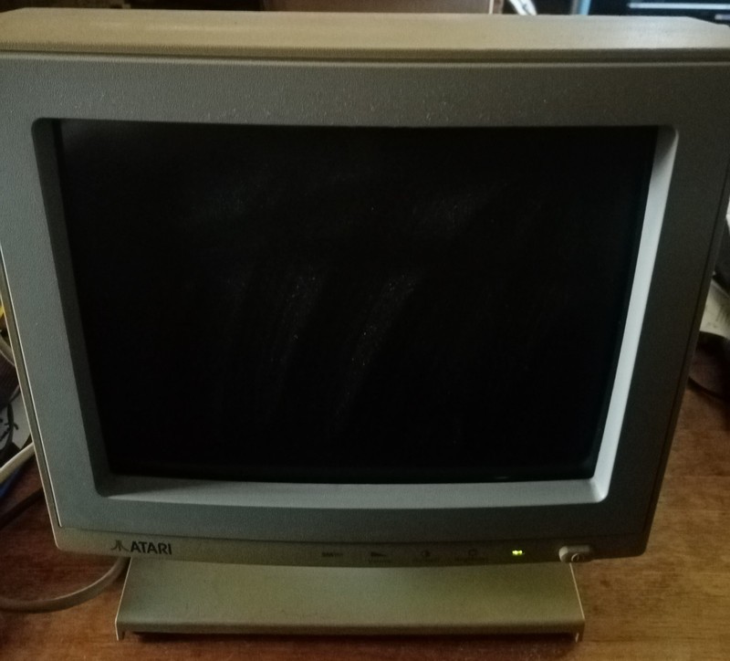 ATARI SM144 VINTAGE MONITOR - POWERS UP - UNABLE TO TEST