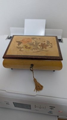 VINTAGE HOLZ SORRENT INTARSIEN SCHWEIZER CUENDET SPIELUHR