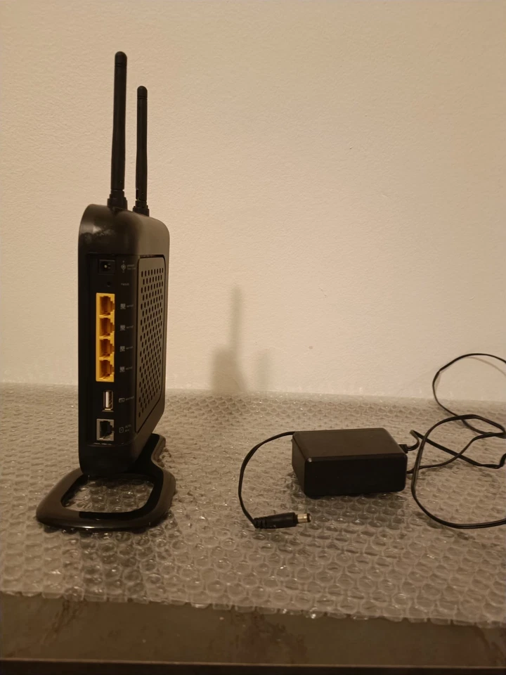 Router Wi-Fi Belkin N+ Modem Router Modello F5D8635-4 v1 — Usato,... - Immagine 2 di 2