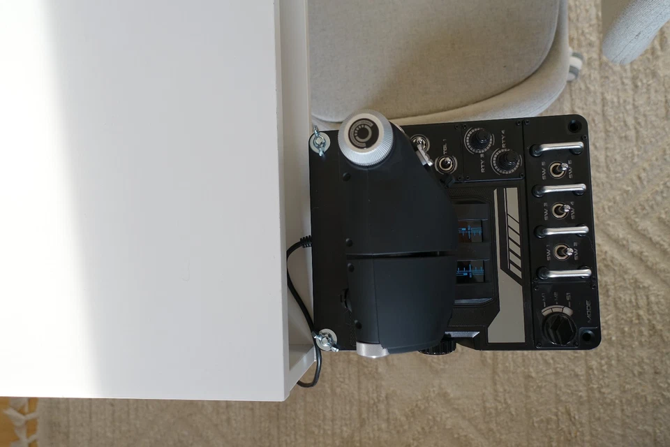 Joystick Tischhalterung- Plug and Play für z.B. X56, Thrustaster usw. Schwarz - Bild 2 von 4