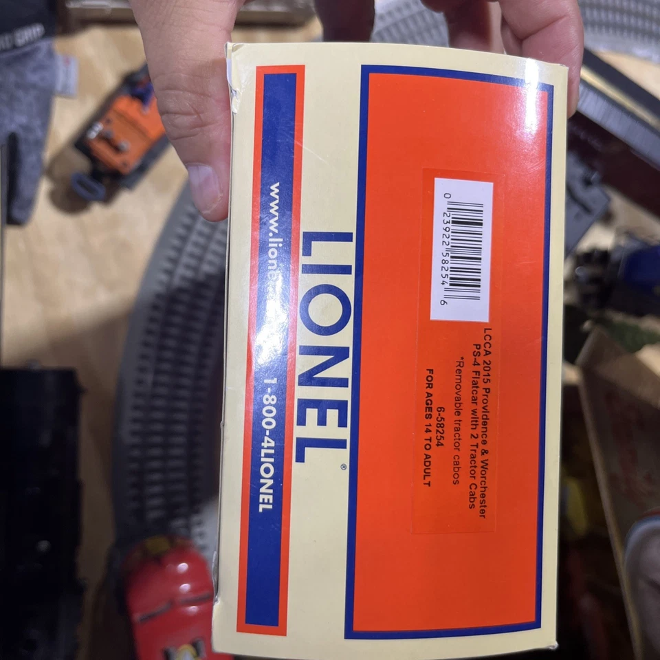 Coche plano Lionel 6-58254 LCCA 2015 Providence & Worcester PS-4 con 2 cabinas de tractor Foto 3 de 4