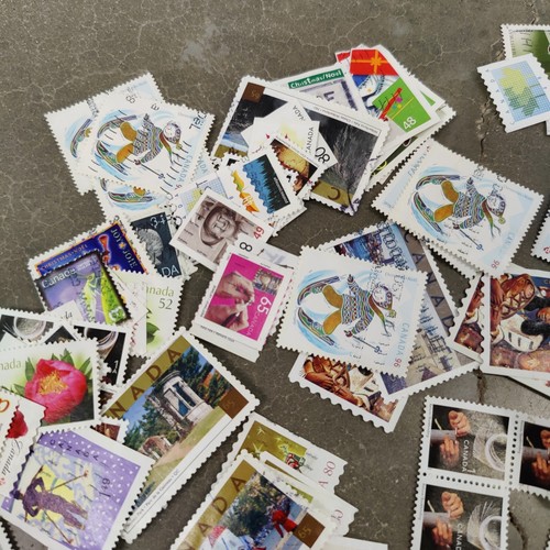 Large lot of 100+ Vintage & Modern Canada Stamps - Picture 5 of 24