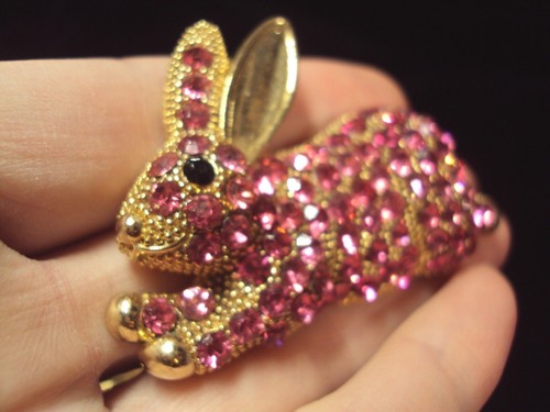 kleiner rosa Strass Hase Fufu Hase Gold Modeschmuck Anstecknadel Brosche Figural - Bild 2 von 4