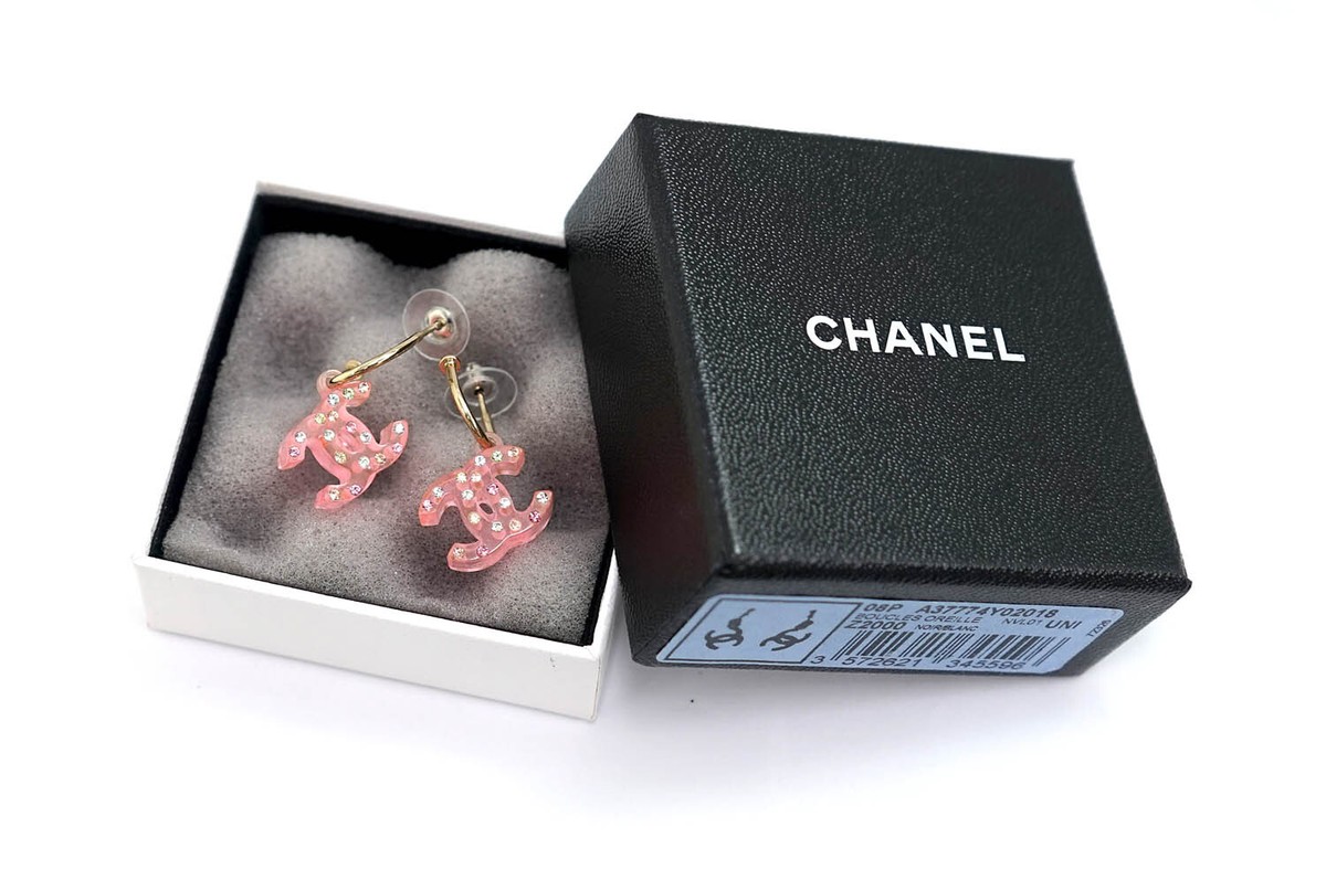 【超希少】CHANEL 立体アクリルオブジェ ☆クリアCCロゴ CHANEL CC Logos Rhinestone Pink Lucite Dangle Earrings Gold