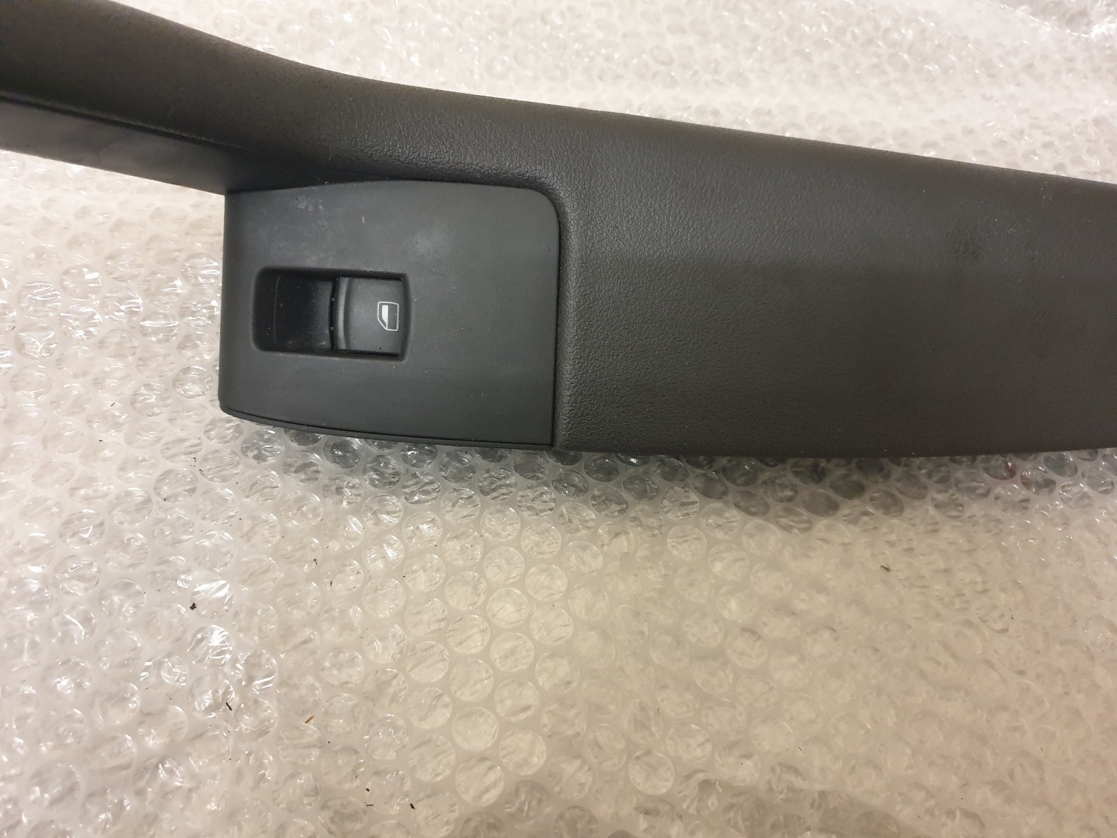20092012 AUDI A3 5 DOORS PASSANGER SIDE REAR INTERIOR DOOR ARM REST