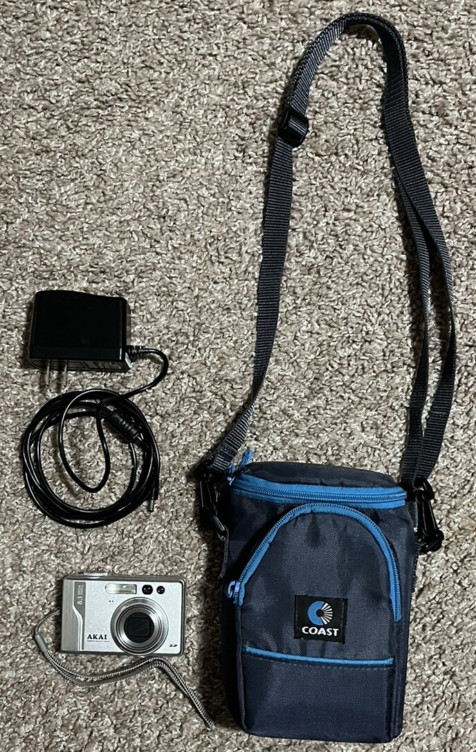 AKAI DS8341 8.1 Mega Pixel Digital Camera NOT TESTED W AKAI DS8341 8.1 Mega Pixel Digital Camera NOT TESTED W