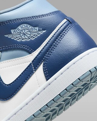 Nike WMNS Air Jordan 1 Mid 