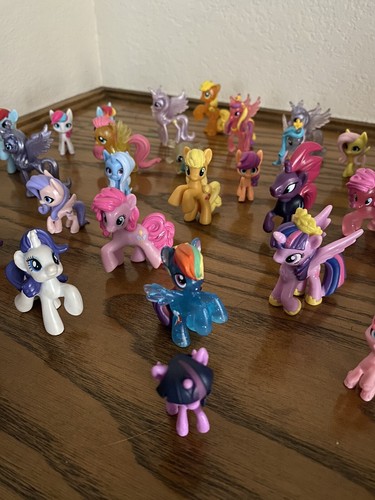 Lot of 30 + Miniature My Litttle Ponies - Picture 2 of 5