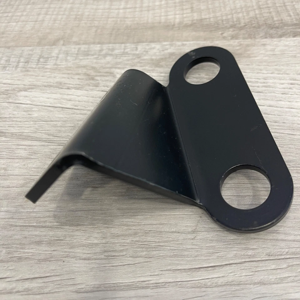 Soporte de montaje de silenciador de escape trasero Vance and Hines 2006 Harley Night Rod Foto 2 de 4