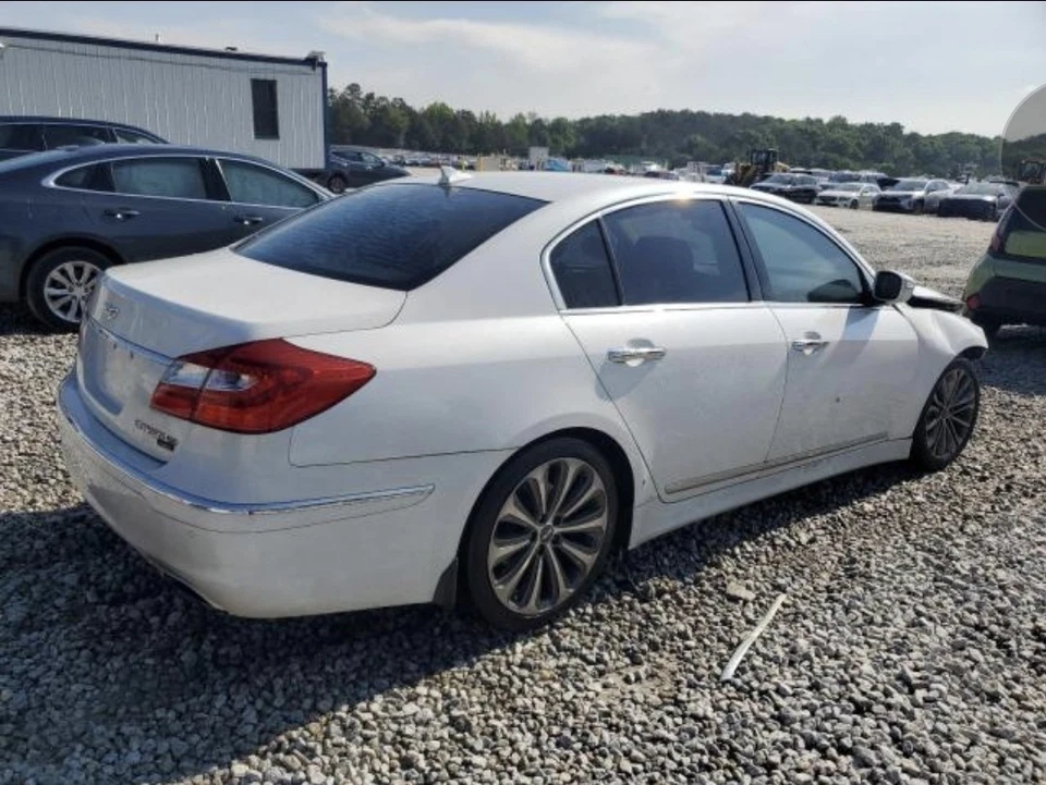 Conjunto de parachoques trasero Hyundai Genesis 5.0 2013 con asistencia de estacionamiento OEM Foto 2 de 2