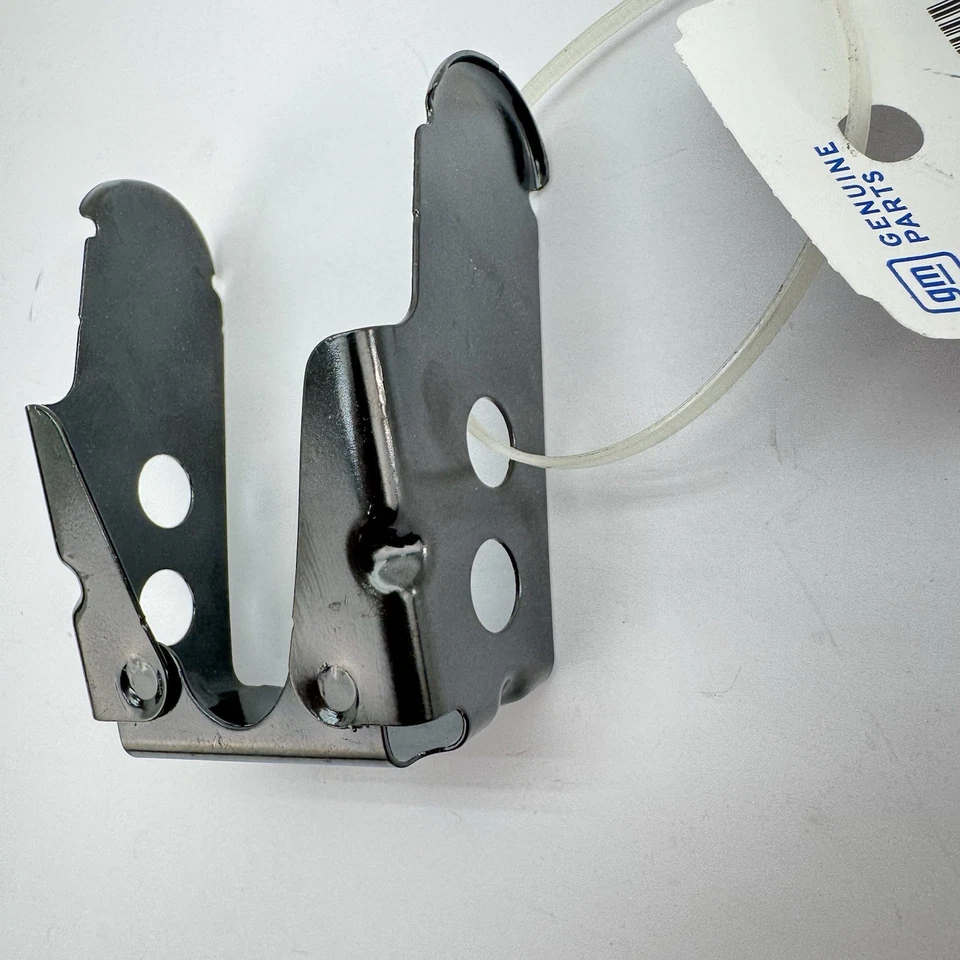 Chevrolet Traverse 2018-2023 soporte de montaje en riel de guardabarros GM 23208392 OEM Foto 3 de 4