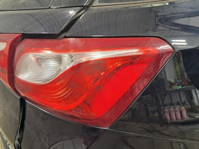 Used Right Tail Light Assembly fits: 2020 Chevrolet Equinox w/o LED quarter pane