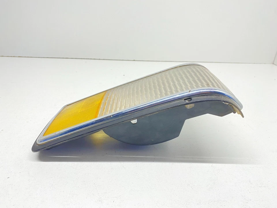 Cadillac Sevilla 1986-1991 mensajero señal de giro lateral/luz de parque de esquina fabricante de equipos originales, Foto 3 de 4