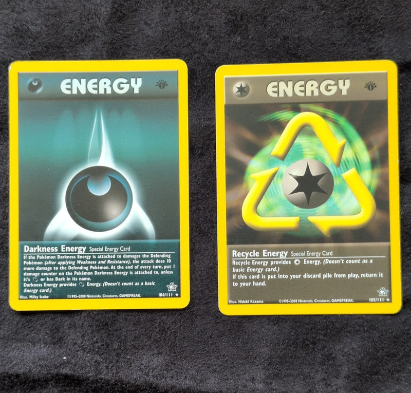 Nintendo Pokemon TCG Neo Genesis 2-Card Lot: Darkness 104/111 & Recycle 105/111
