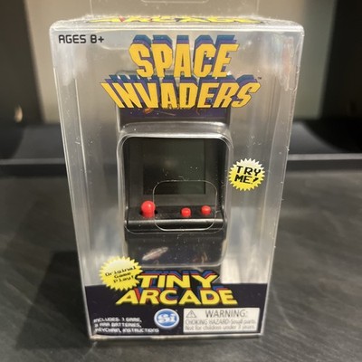 Tiny Arcade Space Invaders World's Smallest Mini Arcade Keychain Game NEW!