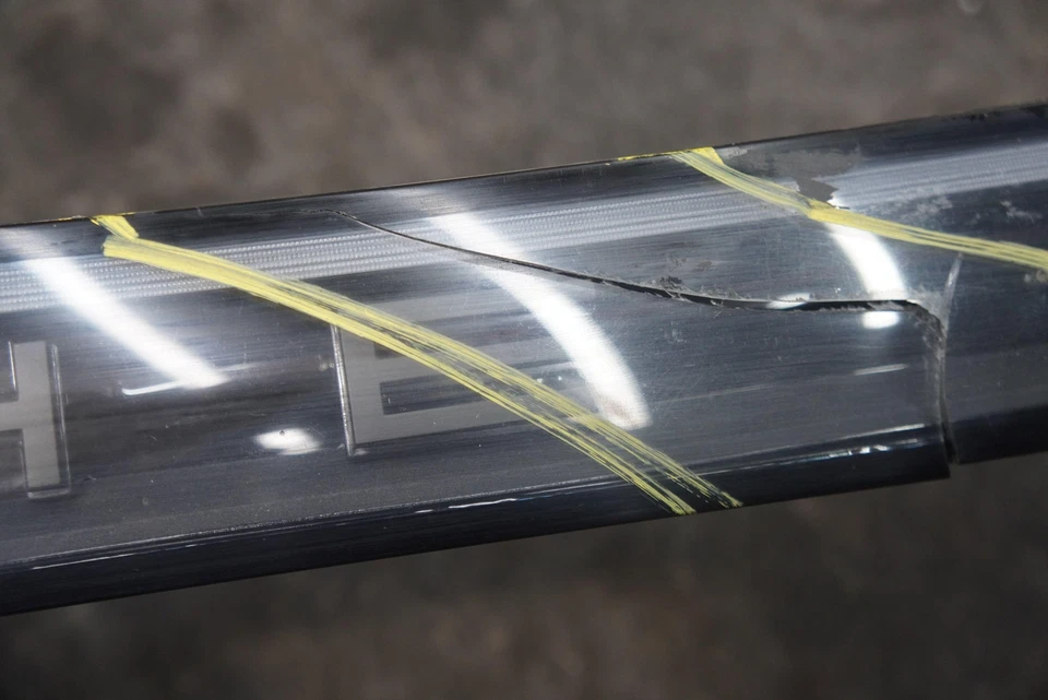 Центральный задний фонарь для задней двери багажника 9Y0945081AJ Porsche Cayenne 9YA *Примечание - Изображение 2 из 4