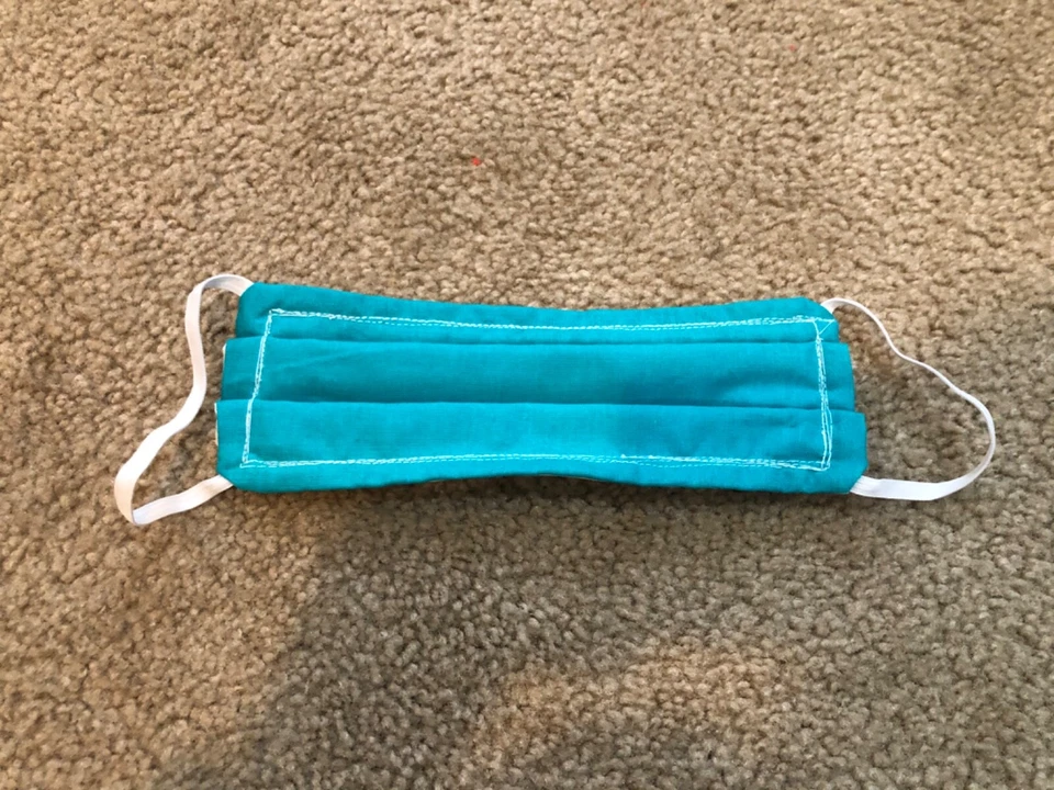 Máscara facial de algodón hecha a mano con estampado de superhéroes de Wonder Woman reversible blanca Foto 3 de 3