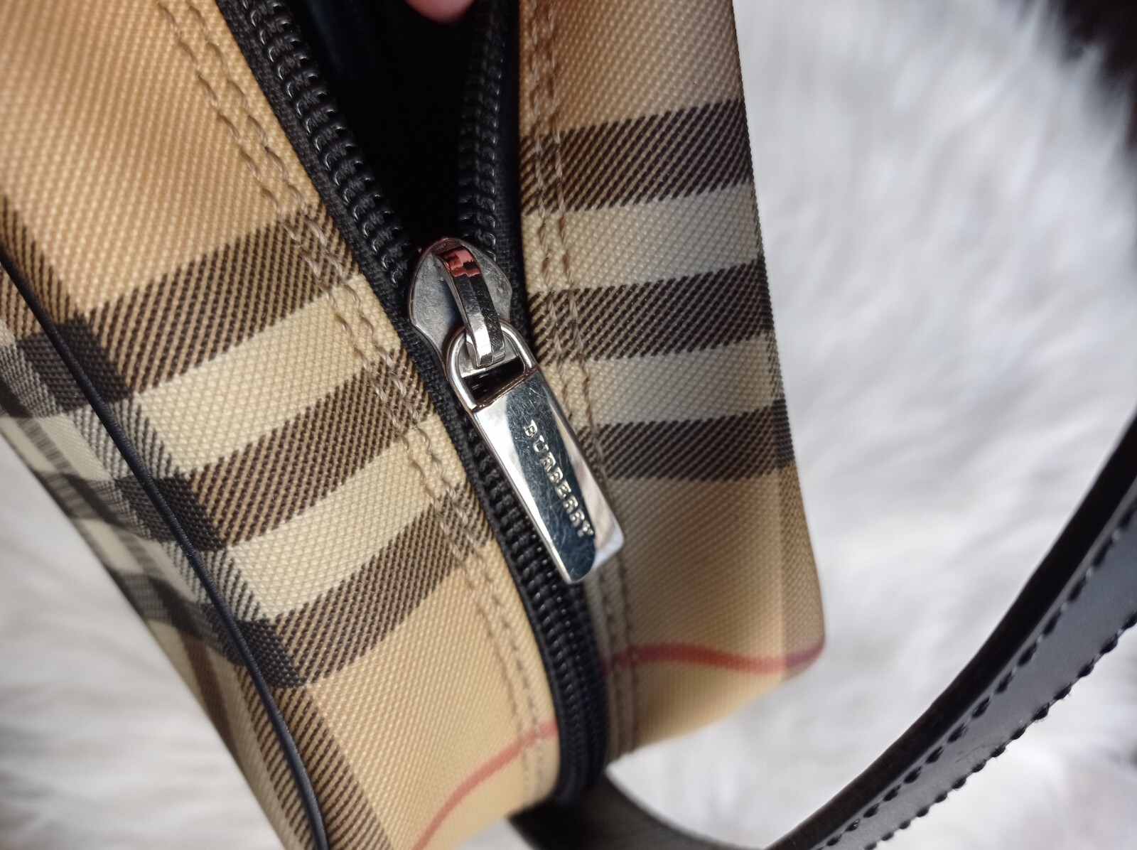 Burberry shoulder bag women small size with strap Gem