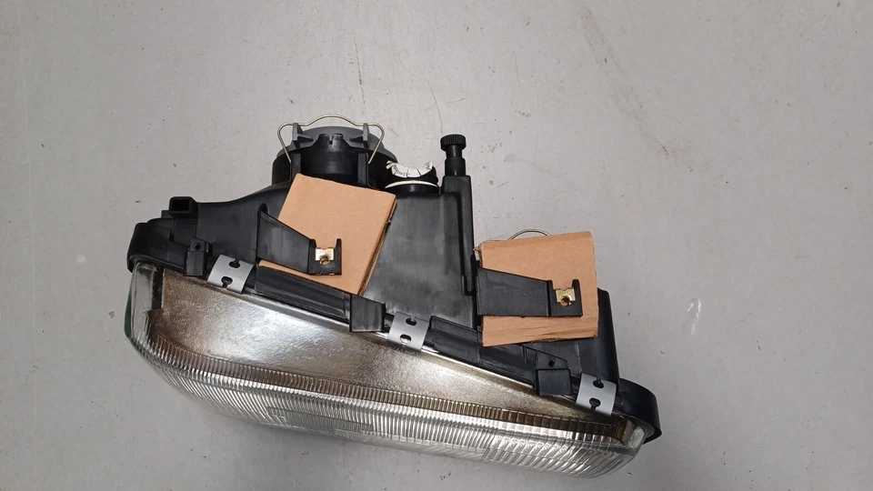 Aston Martin Virage/Audi 100 RH Scheinwerfer - Bild 3 von 4