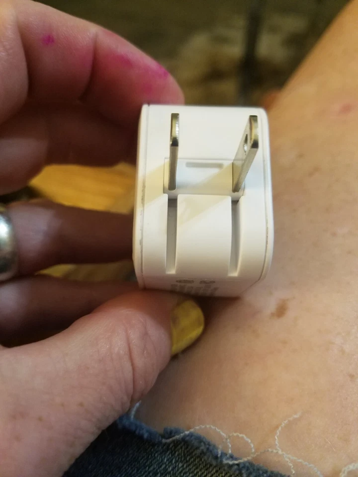 Intertek - USB Power Adapter Wall Charger - USB Port 12w - White - Image 4 of 4