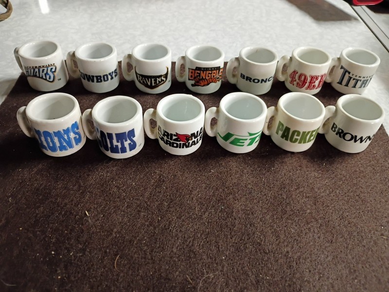 NFL Mini Football Mugs Ceramic Gumball Vending Machine 13 Count