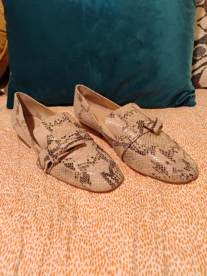 Sole Society Women's Flat Loafers Tan Suede With Suede Embellishment Size 11/43 - Image 2 of 4