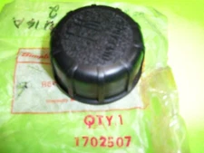 SIMPLICITY SUNRUNNER FRONT CUT MOWER 2 3/8" DIA. GAS CAP. 1702507 NEW SI15