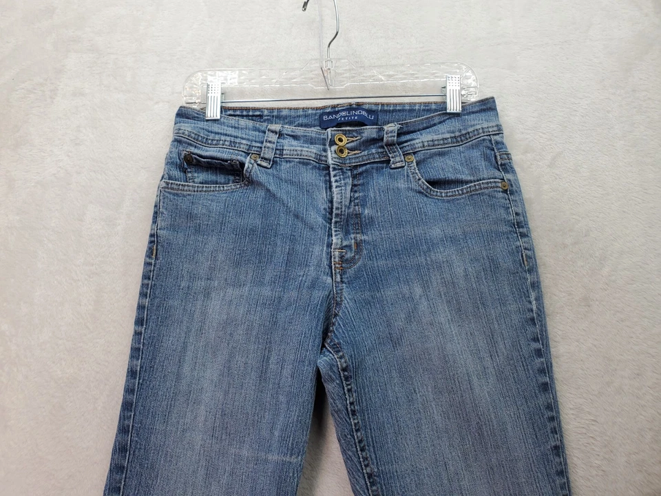 Pantalones de mezclilla BandolinoBlu Bootcut para mujer Petite 10 bolsillos azules informales frente plano Foto 4 de 4