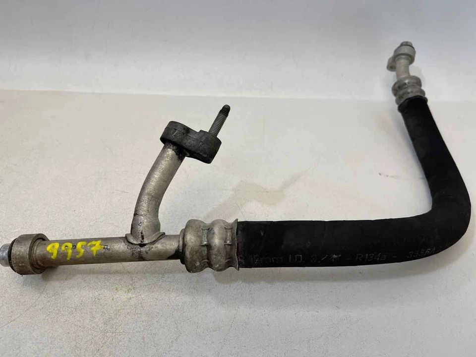 Manguera de succión para aire acondicionado Chevrolet Suburban 1500 2007-2014 5,3 L OEM Foto 2 de 4