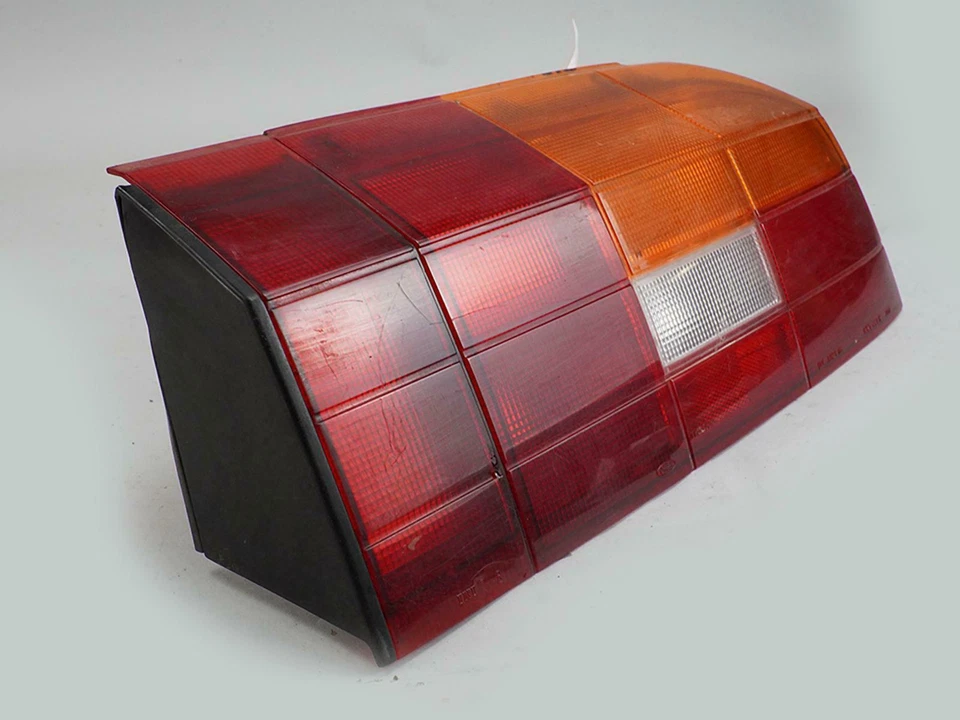 Luz trasera Mercury Capri 1991-1993 montaje de luz trasera derecha Rh OEM Foto 2 de 4