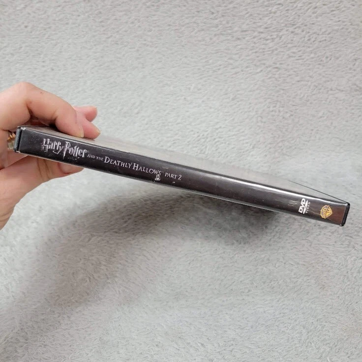 Harry Potter and the Deathly Hallows: Part II (DVD, 2011) - Image 4 of 4