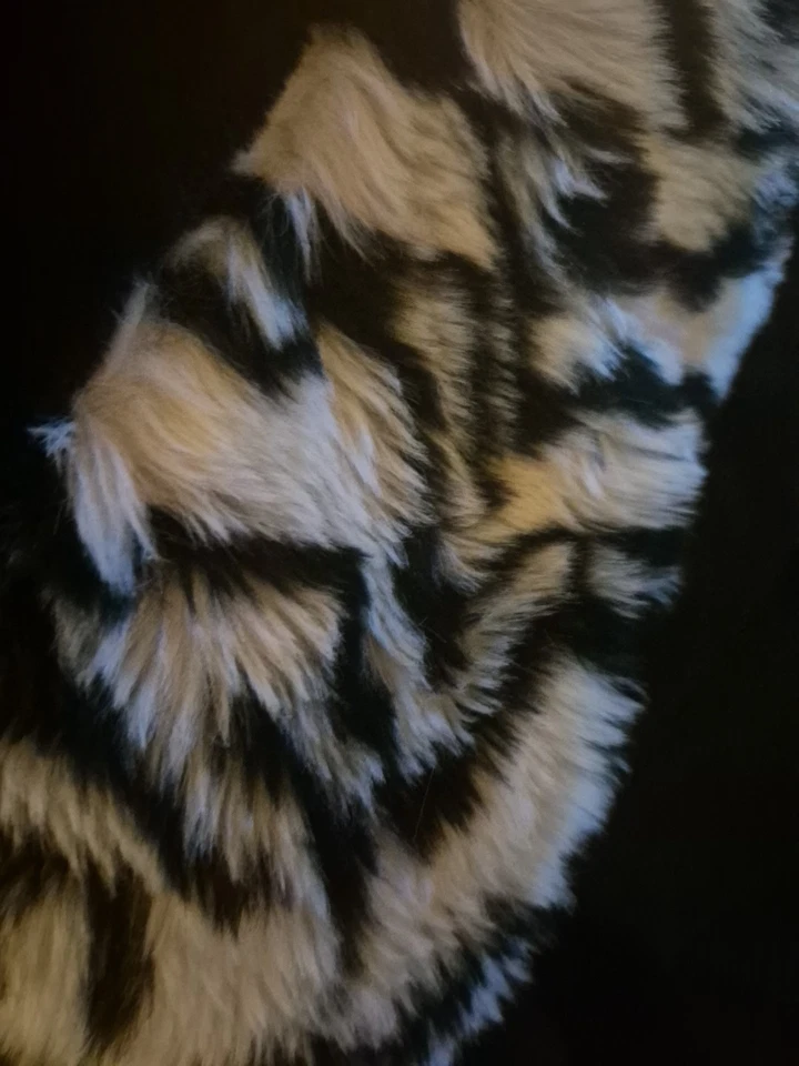 Manta negra maciza con estampado de cebra Boarder de 5,5" 60" X 60" Foto 4 de 4