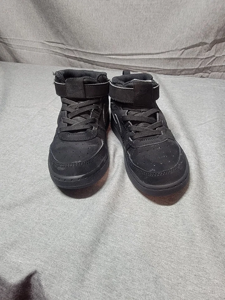 Zapatos de baloncesto Nike Court Borough Mid 2 niños niñas talla 10C negros CW5869-001 Foto 2 de 4