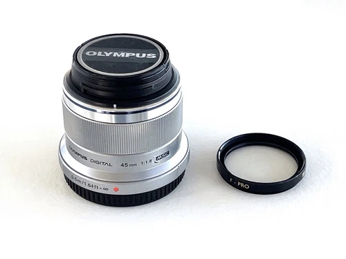 Olympus M.Zuiko Digital ET-M4518 45 mm F/1.8 MSC silber Objektiv mit Zubehör - Bild 5 von 7