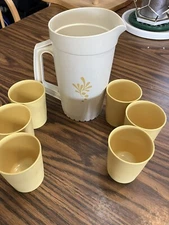 Vintage Tupperware 1 Quart Pitcher Cream And Gold NO LID 6 Cups
