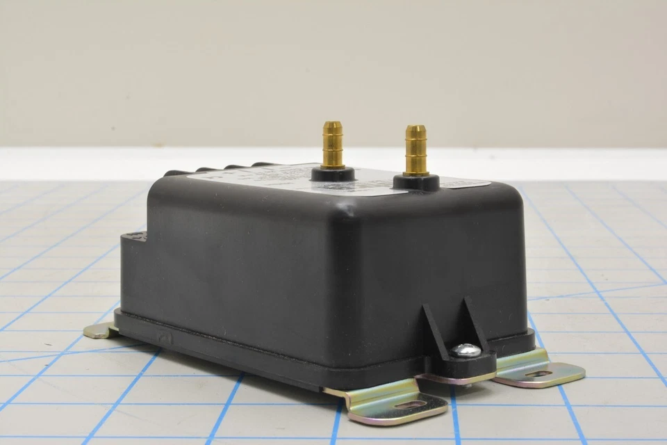 2641025WB11T1C(LOT OF 12) / MODEL 264 DIFFERENTIAL PRESSURE TRANSDUCER / SETRA - Image 4 of 4