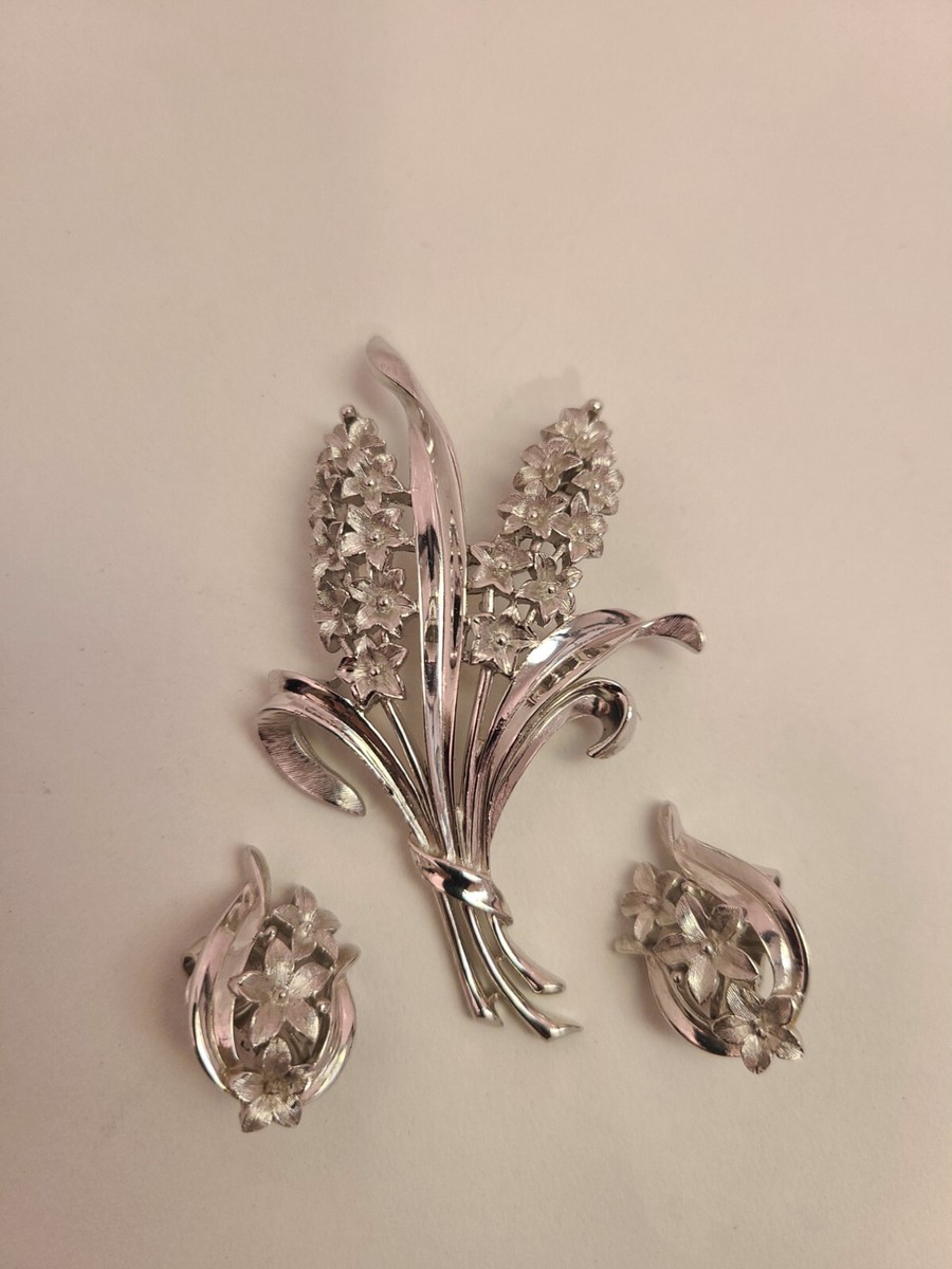Vintage Trifari Hyacinth Brooch + rare clipon earrings Shiny  display picture 1