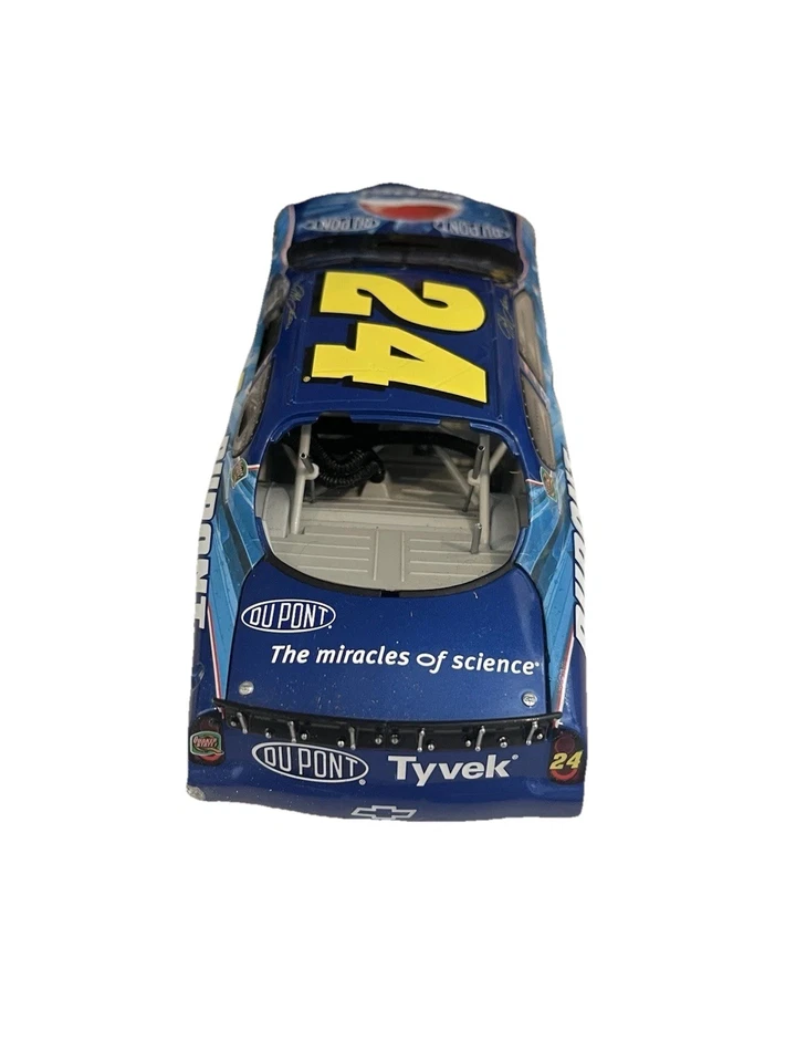 Jeff Gordon #24 DuPont 2004 Monte Carlo 1:24 Scale Car NASCAR Pepsi Edition - Image 4 of 4
