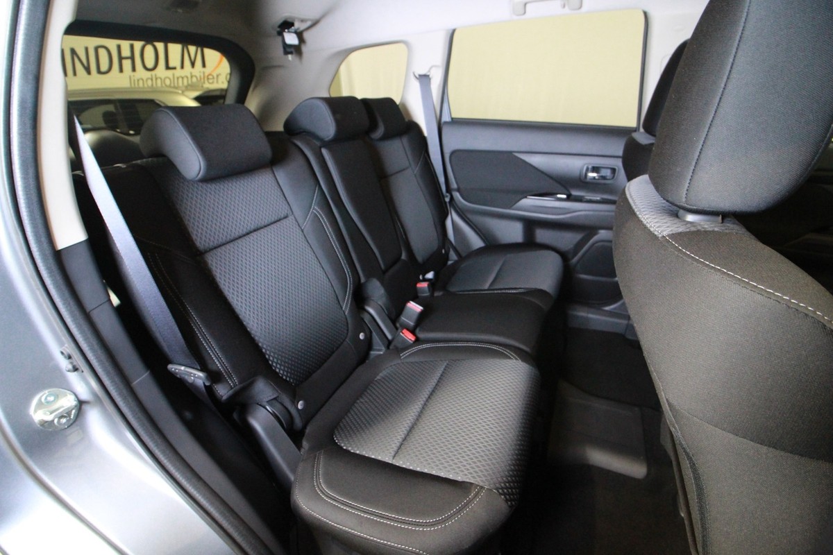 Mitsubishi Outlander 2,4 PHEV Inform+ CVT 4WD