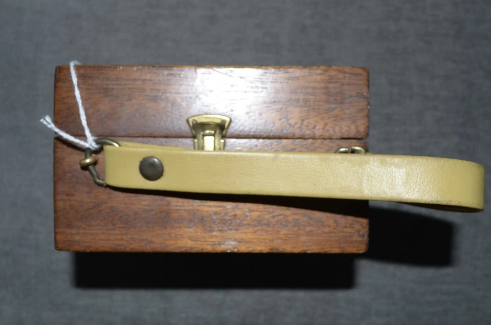 老式手工棕色木制小精灵蘑菇钱包 — 第 4/4 张图片